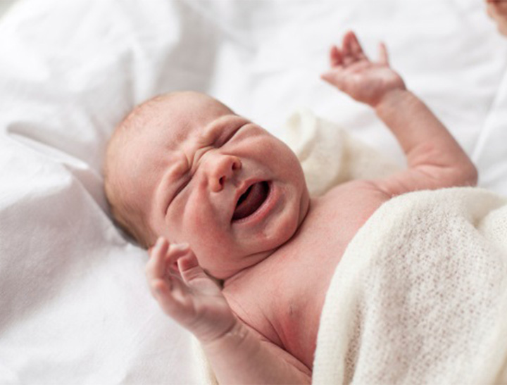 baby-crying-on-b